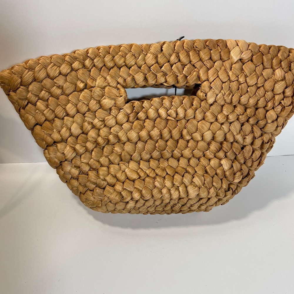 Simply Vera  Wang Tan Woven straw clutch bag